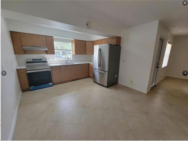 Building Photo - 8071 NW 44th Ct