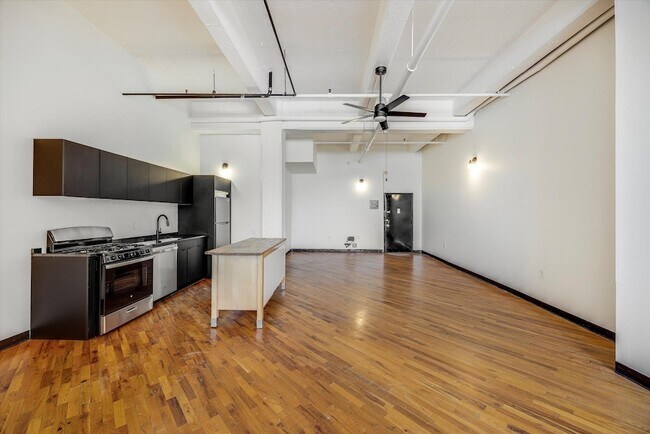 Building Photo - 2 Union St