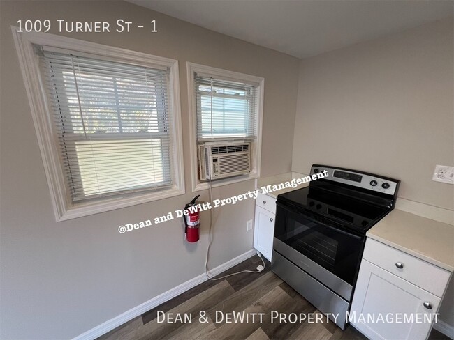 Building Photo - 1009 Turner St