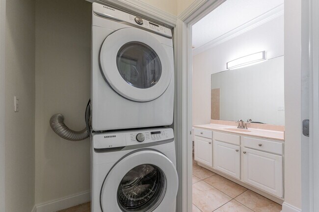 Building Photo - 159 Brooks St SE