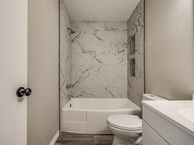 Building Photo - 3 bed / 2 bath home in great location!