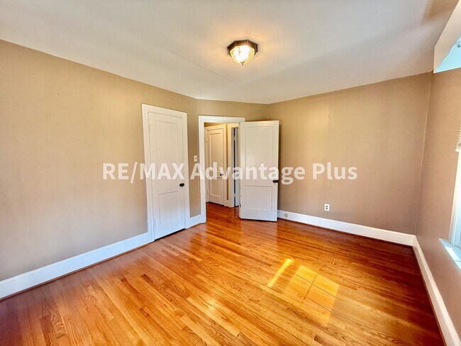 Building Photo - Very Spacious Home with 2 beds/2 baths and a bonus room, close to Charlotte Courthouse