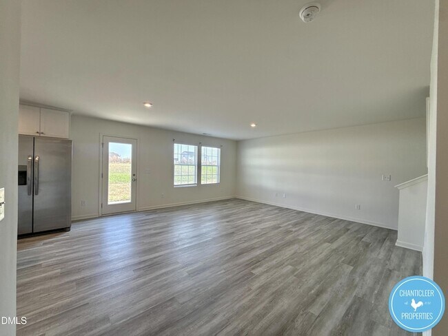 Building Photo - 49 Suhani Ln