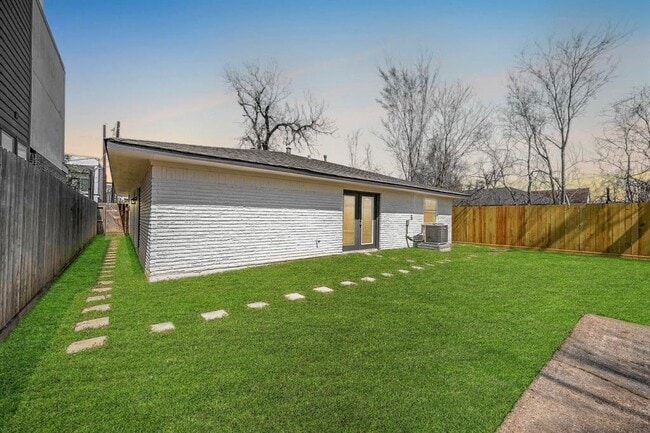 Building Photo - 4710 Hershe St