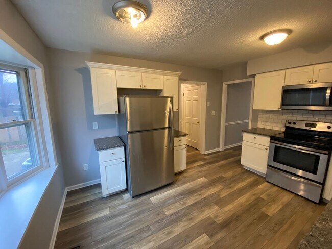 Building Photo - 3 Bedroom 2.5 Bath 2 car garage Fully updated home for rent in Gibsonville with  Granite counter ...