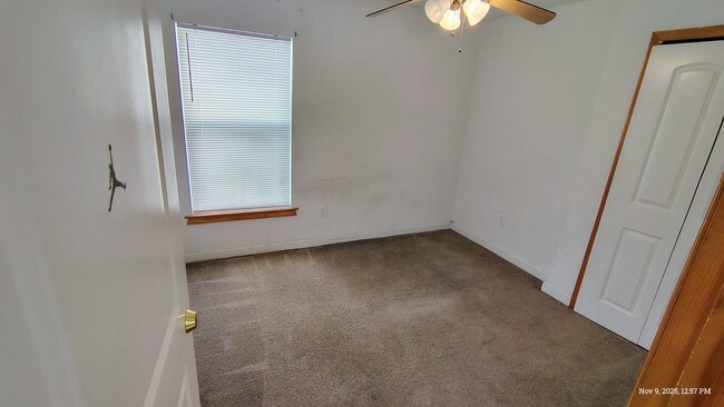 Building Photo - 812 S Varr Ave