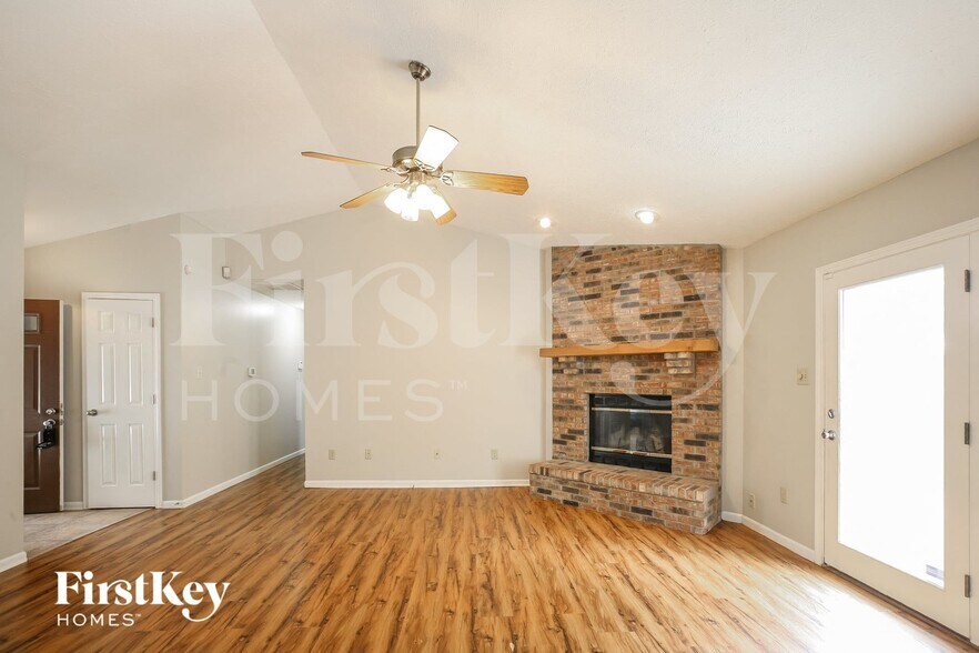 Building Photo - 8522 Summertree Ln