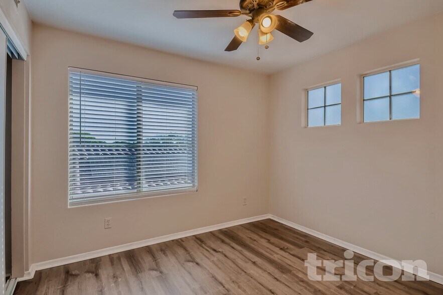 Building Photo - 15028 W Honeysuckle Ln