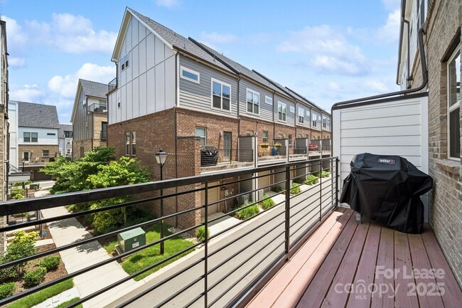 Building Photo - 15012 New Amsterdam Ln