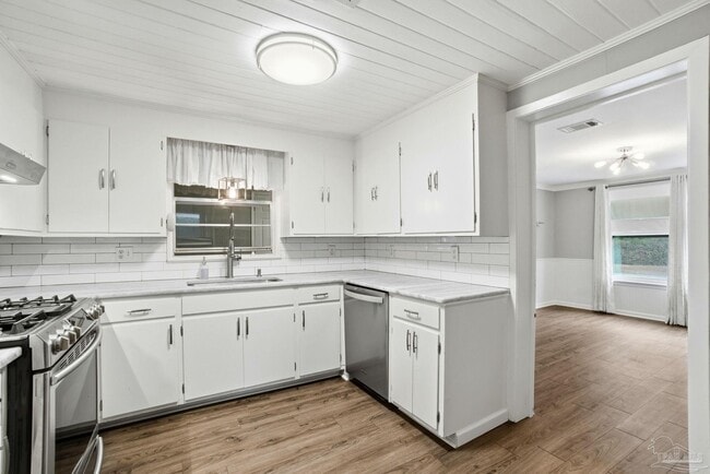 Building Photo - 3750 Martin St