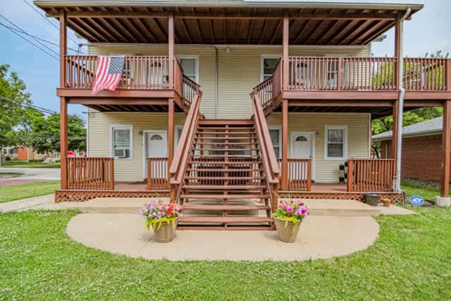 Building Photo - 839 Dunlop Ave