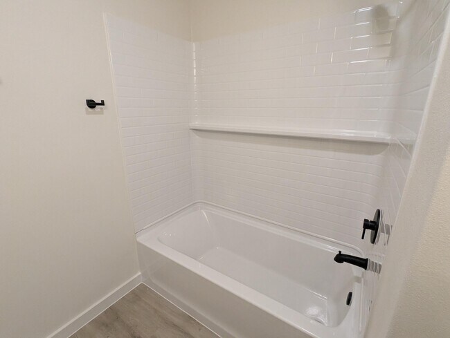 Building Photo - 2008 Cottonwood Ave