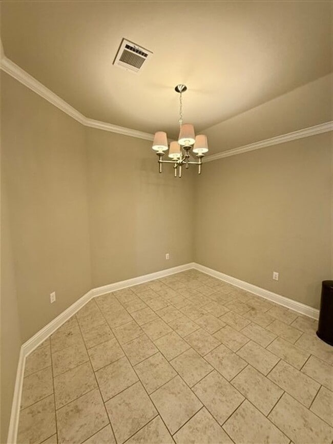 Building Photo - For Lease in Gated Cypress Place! Like-New...