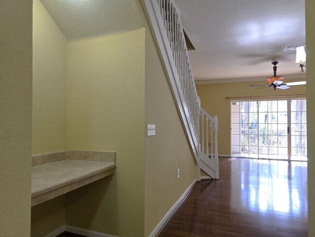 Building Photo - FOR RENT, 2 bedroom 2.5 bathroom townhouse