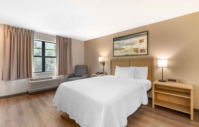 Building Photo - Furnished Studio-St. Petersburg - Clearwater - Executive Dr.
