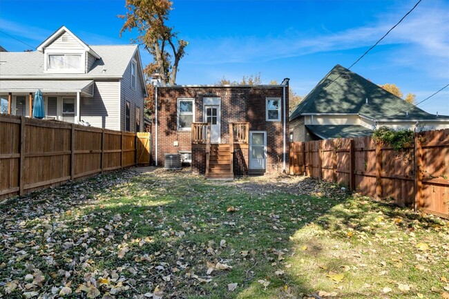 Building Photo - 6752 W Park Ave