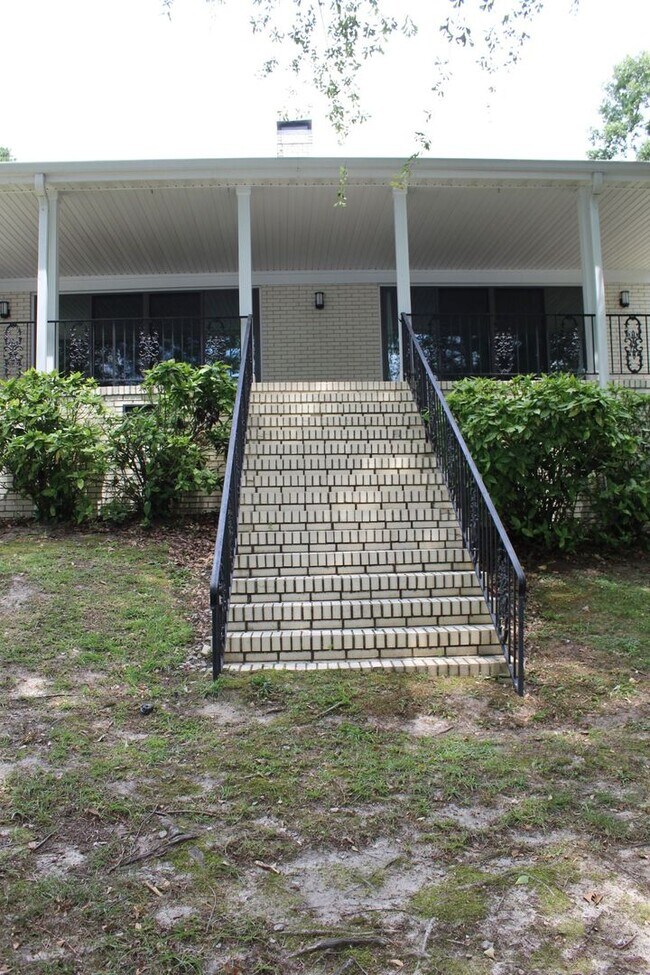 Building Photo - Spacious 4-Bedroom Home in Desirable Walnu...
