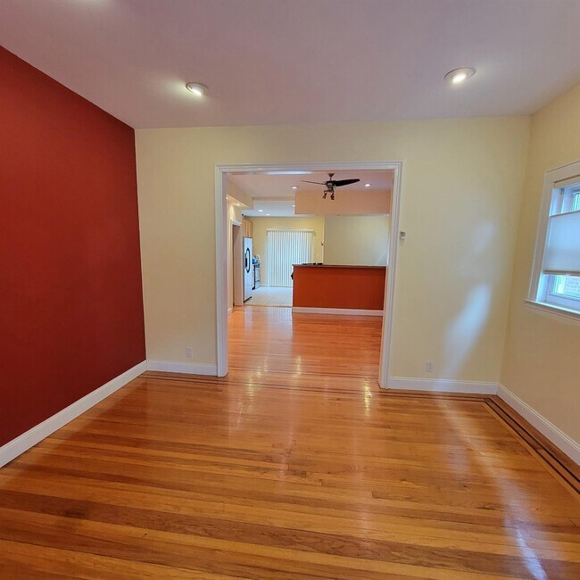 Building Photo - 68-27 Alderton St
