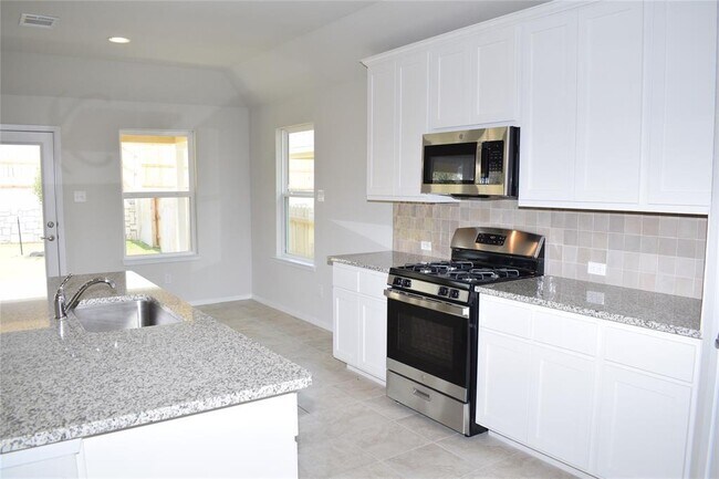 Building Photo - 208 Shugart St