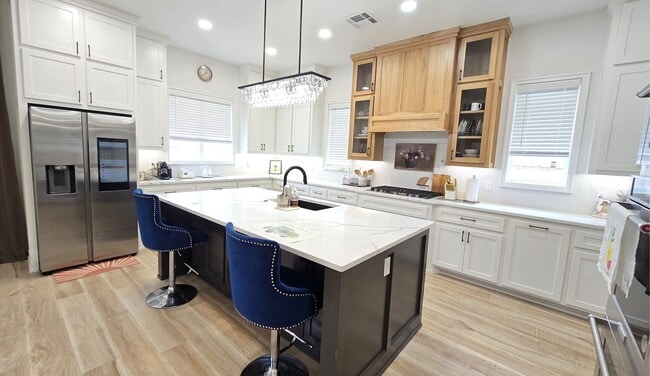 Building Photo - Stunning 4 Bedroom in Edmond