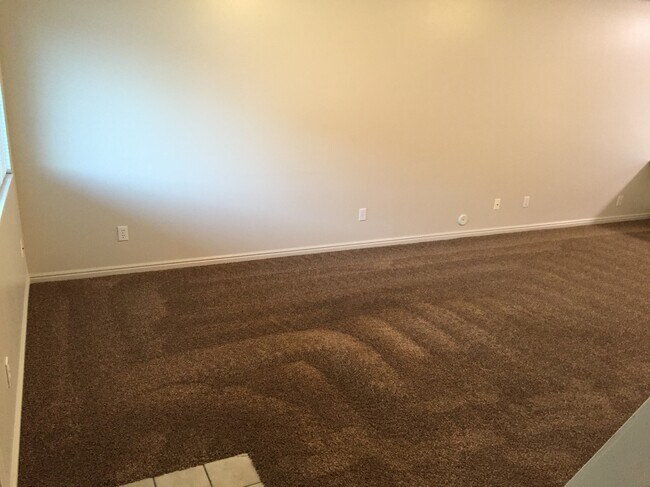 Building Photo - 156 W 1190 N