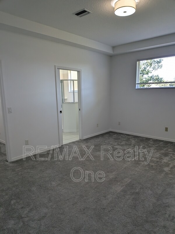 Building Photo - 589 W Doerr Path