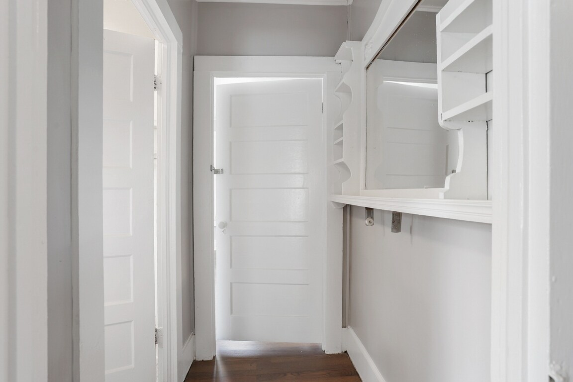 Building Photo - 1023 W 37th St