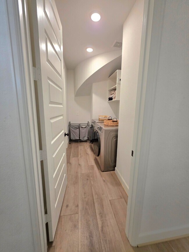 Building Photo - 15365 Legacy Pk Wy