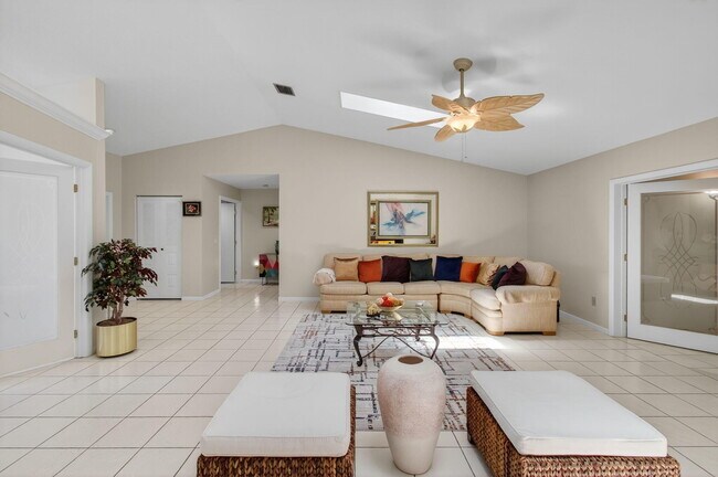 Building Photo - 2925 Riviera Dr