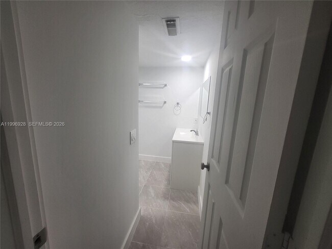 Building Photo - 1275 W 35th St