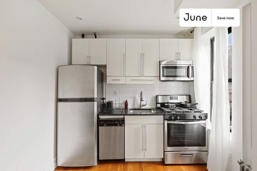 Building Photo - 23 E 109th St