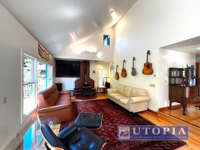 Building Photo - Beautiful, custom finished home in Aptos, ...