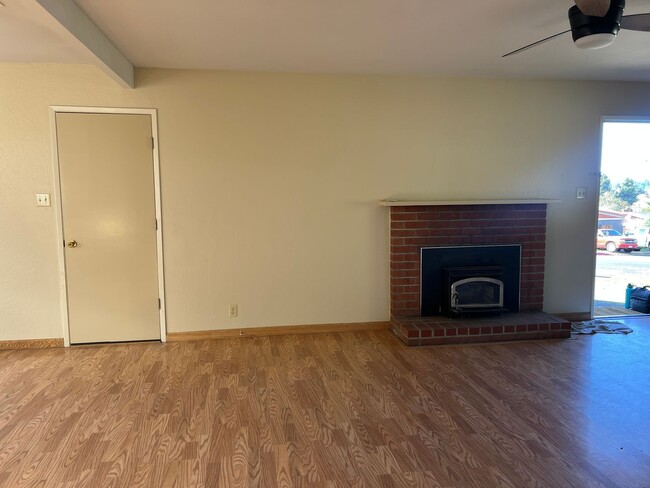 Building Photo - Blue Lake House Tier 2