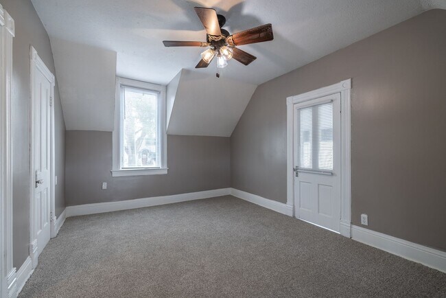 Building Photo - 5 Bedroom 2.5 Bath Midtown Home