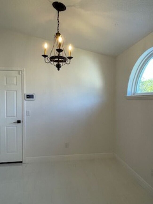 Building Photo - Carrollwood area , Andover Community , 3 Bedroom 2 Bath with beautiful Outdoor Living space. For ...