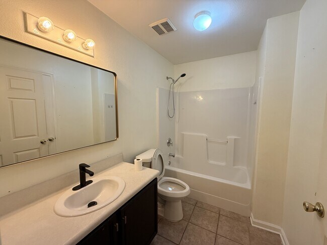 Building Photo - 2738 W Tharpe St