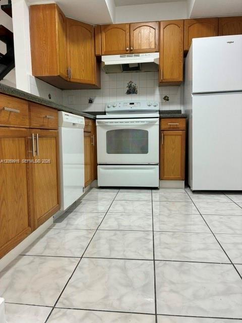 Building Photo - 1121 SW 105th Ave