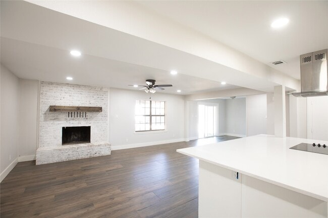 Building Photo - 1929 N Lake Trail