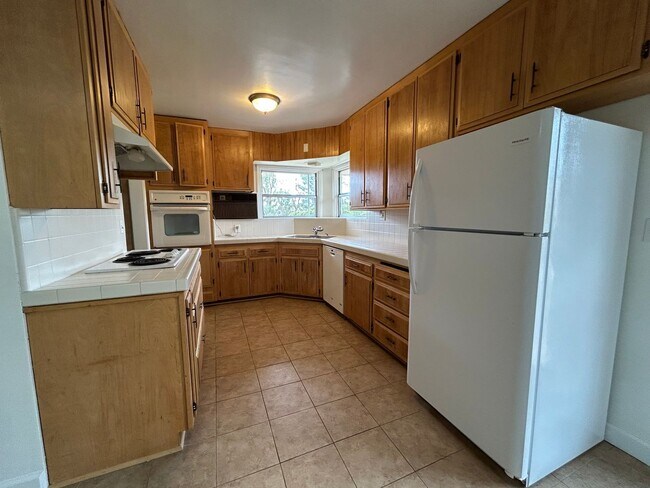 Building Photo - 5074 La Dorna St