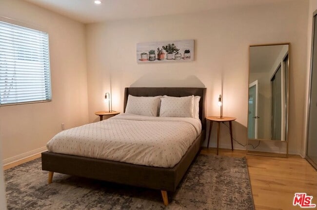 Building Photo - 866 Hilldale Ave