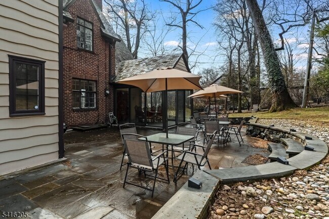 Building Photo - 123 N Wyoming Ave