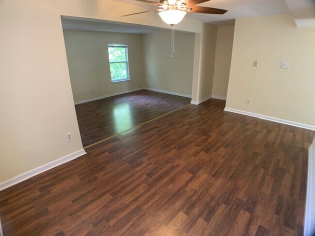 Building Photo - SARA1806