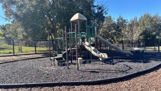 Building Photo - 912 Grandin St