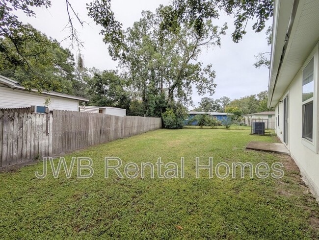Building Photo - 5651 Norde Dr W