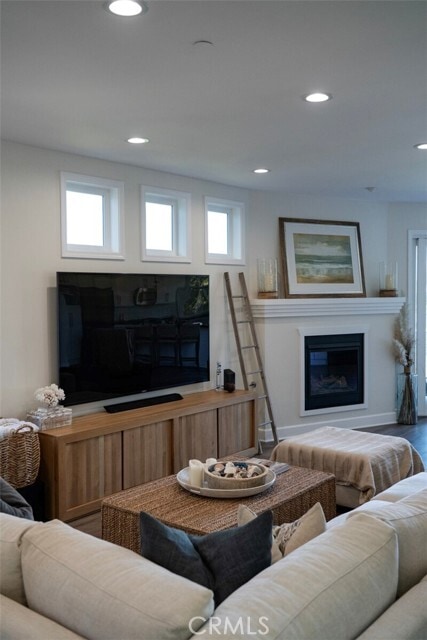 Building Photo - 214 Avenida Montalvo