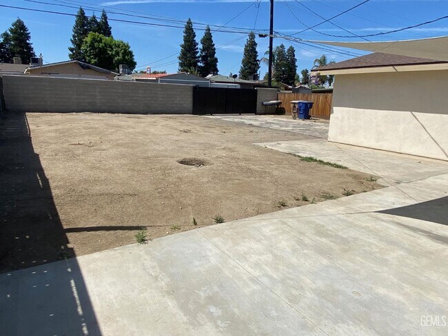 Building Photo - 3805 Phaffle Dr