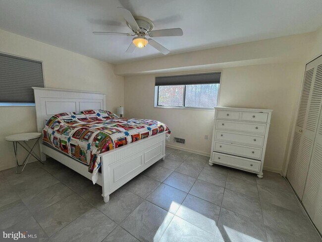 Building Photo - 10670 Weymouth St