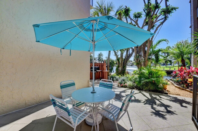 Building Photo - 3 Royal Palm Way