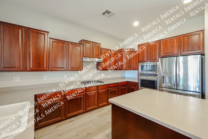 Building Photo - 18676 E Braeburn Ln