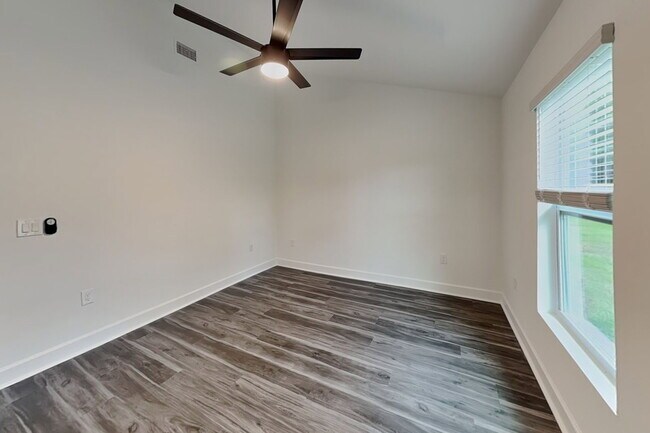 Building Photo - 1199 Lasseter St